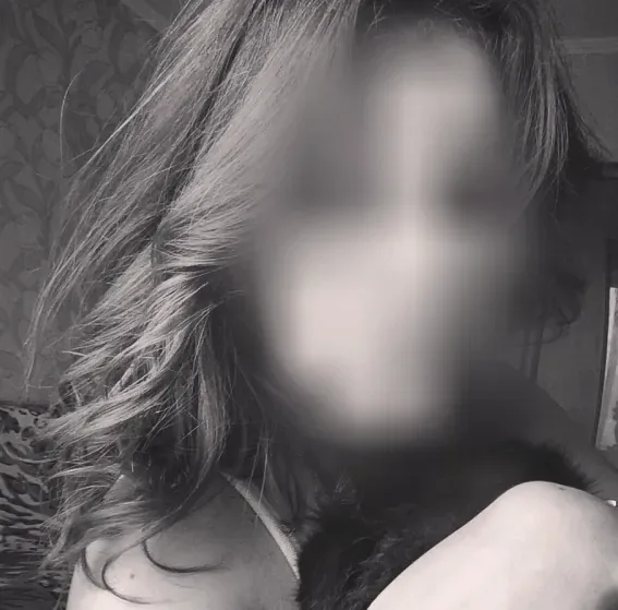 Amira, 28