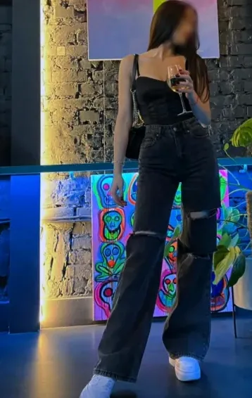 Ela, 28