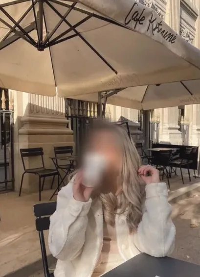 Julia, 32