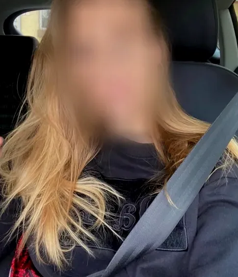 Katrin, 32