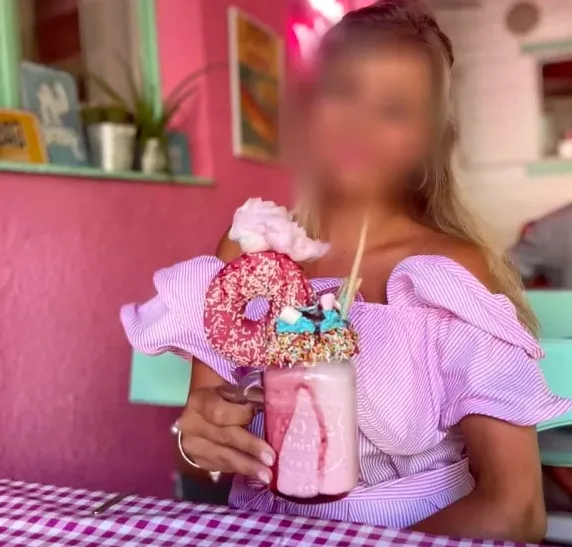 Nadja, 35